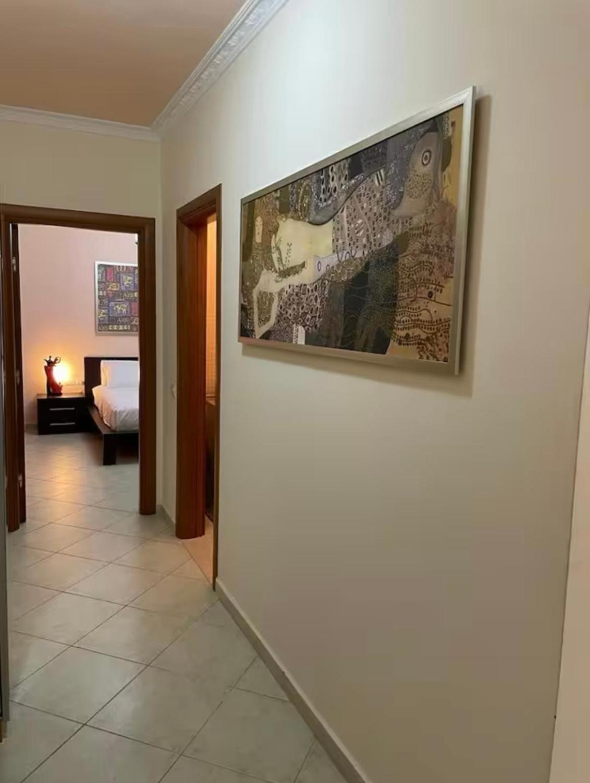 Seaside Stay-private Parking-prime Location Apartament