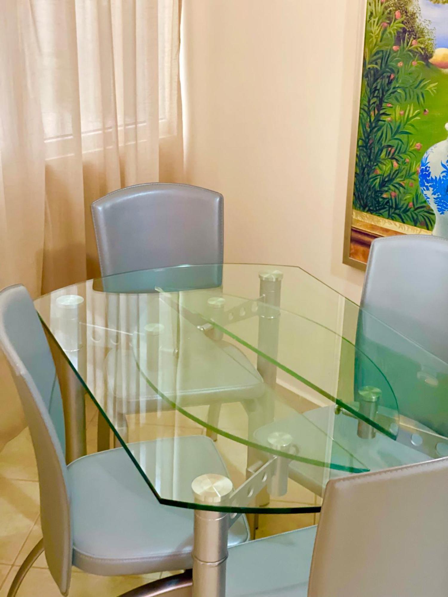 Seaside Stay-private Parking-prime Location